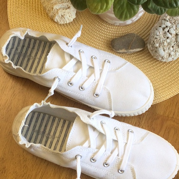 West|Loop Sporty W-7/8 White Canvas Sneakers. Only tried on, but Never Worn. - Picture 5 of 8